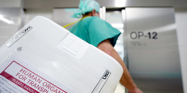Ein Styropor-Behälter zum Transport von zur Transplantation vorgesehenen Organen