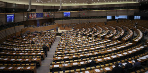 Spärlich gefüllter Sitzungssaal in Brüssel
