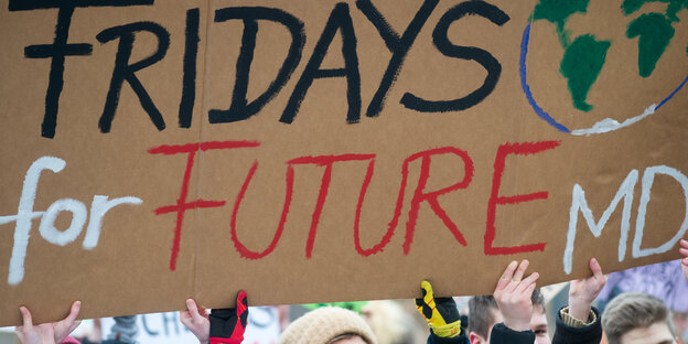 Protestplakat wirbt für den Freitag als Zukunftstag