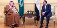 Abdel Fattah al-Sisi, der Präsident von Ägypten, trifft sich mit König Salman von Saudi-Arabien vor dem Beginn des EU-Gipfels mit der Arabischen Liga