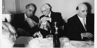 1951 gründen Robert Haussmann und Heinrich Albert im Beisein des Regierenden Bürgermeisters von Berlin, Ernst Reuter, den Rotary Club Berlin