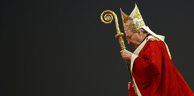 George Pell in vollem Ornat im Jahr 2008