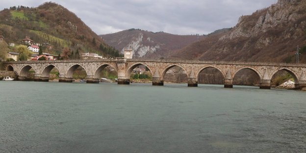 Die Brücke über die Drina in Visegrad
