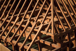 Das Modell eines Daches aus Holz