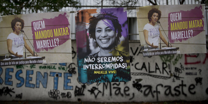 Auf Plakaten steht „Wer hat den Mord an Marielle angeordnet?“ und „Wir lassen uns nicht aufhalten“