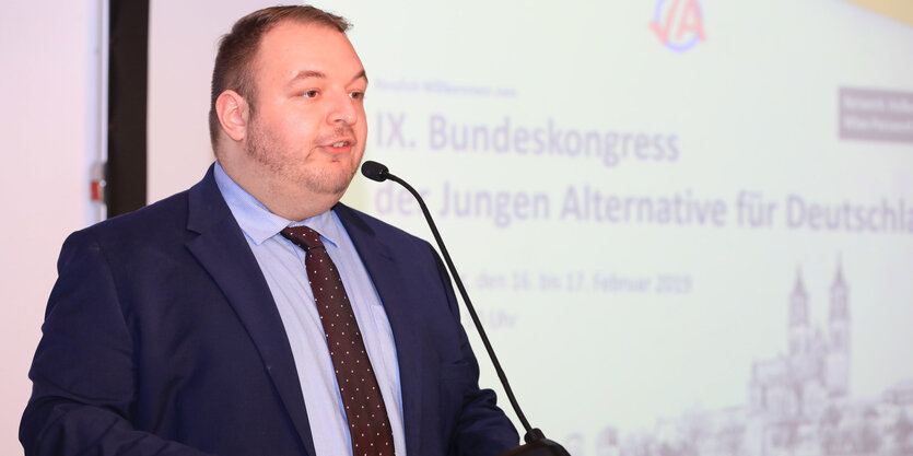 Damian Lohr, Bundesvorsitzender, spricht beim 9. Bundeskongress der AfD-Jugendorganisation Junge Alternative (JA)