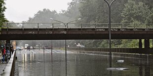 Die Bremer Parkstraße in überflutetem Zustand.