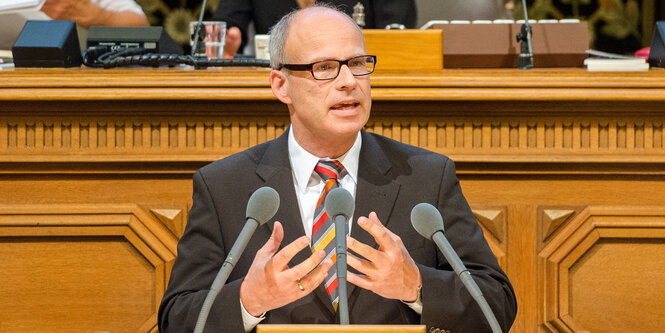 Hamburgs Schulsenator Ties Rabe (SPD) spricht in der Hamburgischen Bürgerschaft.