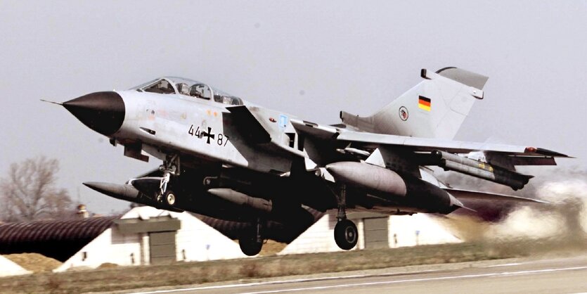 Tornado mit deutscher Flagge auf dem Leitwerk beim Start