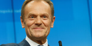 Ein Mann lacht. Es ist EU-Ratspräsident Donald Tusk