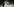 Bewohner einer Erstaufnahmeeinrichtung für Asylsuchende laufen auf der Straße