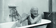 Pablo Picasso in der Badewanne