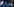 Zwei Männer in blauen Overalls vor einer Ladentheke