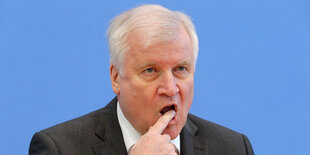 Horst Seehofer (CSU), Bundesminister des Innern, für Bau und Heimat, nimmt an der Vorstellung der Polizeilichen Kriminalstatistik (PKS) 2018 teil