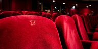 Leere Sitze in einem Kino