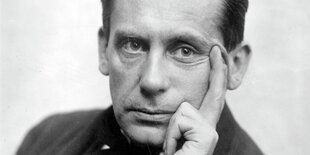 Porträt von Walter Gropius in mittleren Jahren