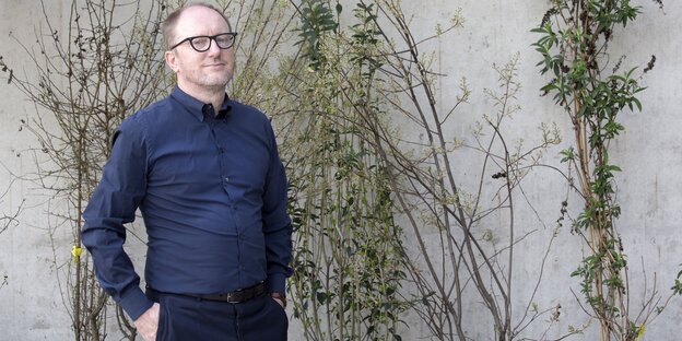 Michael Zahn, Chef der Deutsche Wohnen, posiert für ein Foto auf der taz-Dachterrasse