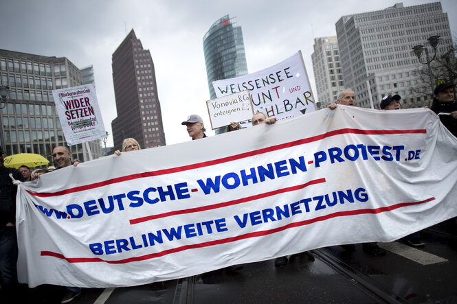 Demonstranten am Potsdamer Platz auf der Mietenwahnsinn-Demo letztes Jahr in Berlin