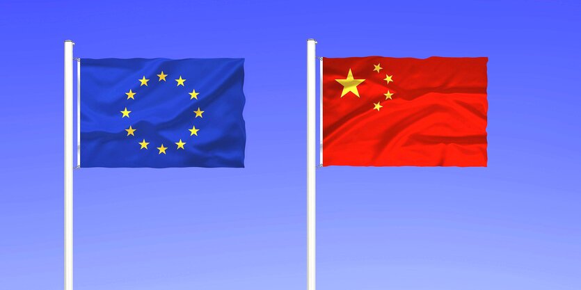 Die Fahnen Chinas und der EU