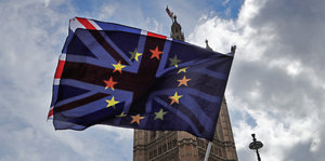 Britische und EU-Flagge
