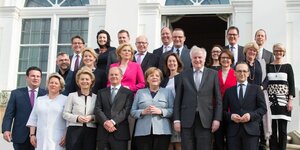 Merkel mit ihren MinisterInnen