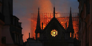 Notre Dame brennt