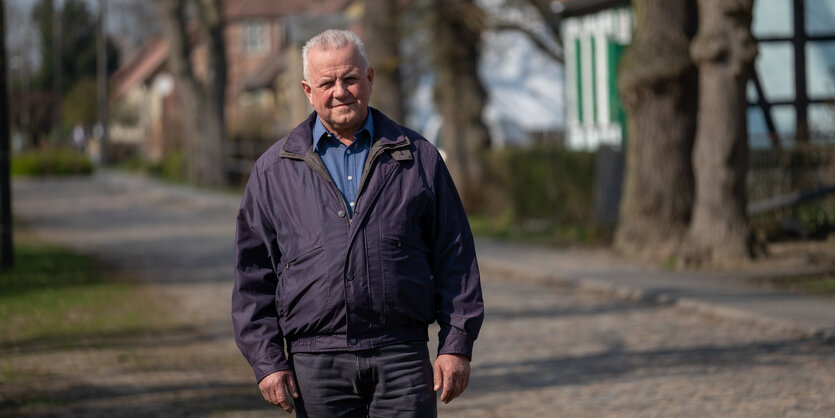 Horst Wilke auf der Dorfstraße