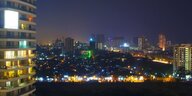 Skyline von Mumbai im Dunkeln