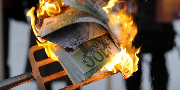 brennendes Falschgeld
