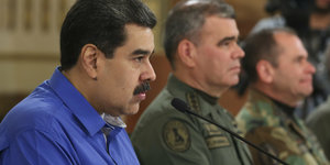 Nicolas Maduro und MIlitäroffiziere