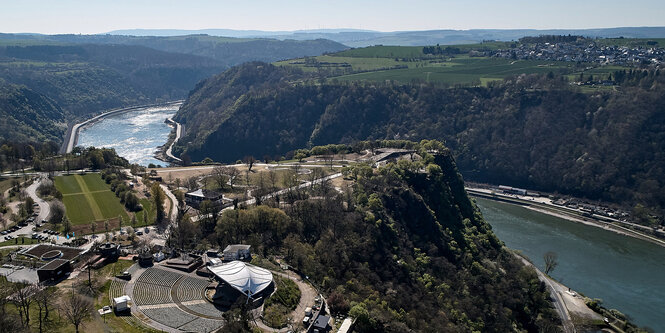 Die umgestaltete Loreley aus Drohnenperspektive