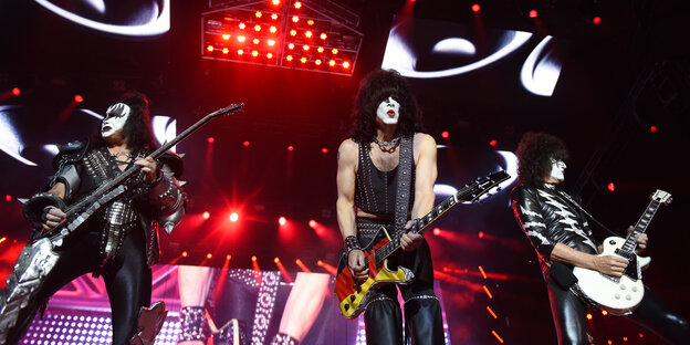 Die Musiker von Kiss, mit Schminke