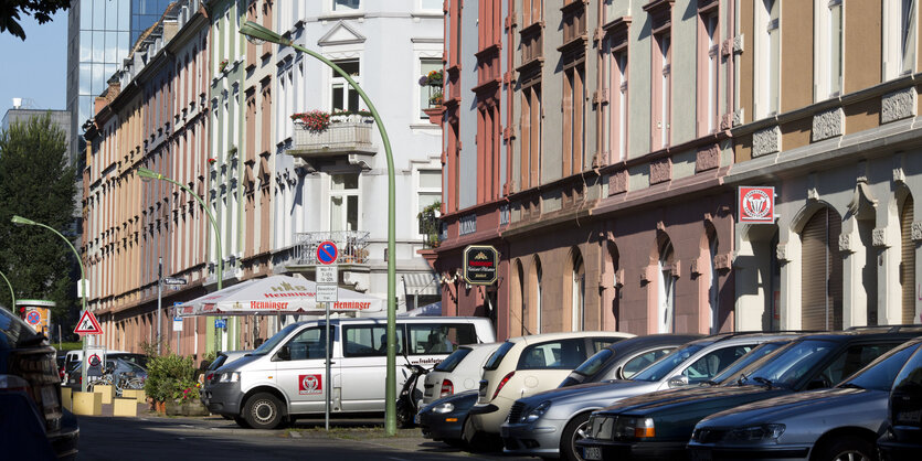 Autos und Häuser