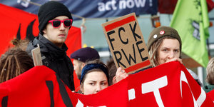 DemonstrantInnen vor der RWE-Hauptversammlung