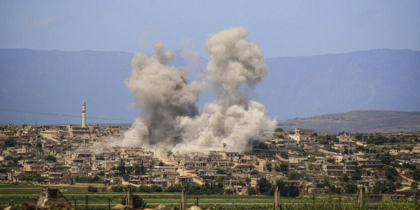 Rauch nach Luftangriffen in Idlib