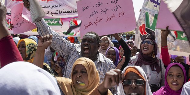 Protestierende im Sudan