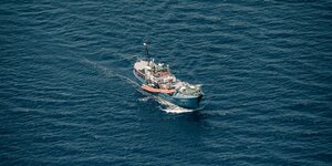 Das Rettungsboot Iuventa der Hilfsorganisation NGO Jugend rettet fährt im Mittelmeer