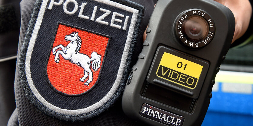 Bodycam an Polizeiuniform