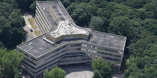 Blick aus der Luft auf das Gebäude der Bremer Außenstelle des Bundesamtes für Migration und Flüchtlinge
