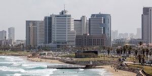 Gebäude an der Seepromenade in Tel Aviv