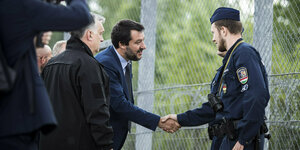 Matteo Salvini und Viktor Orban bei einem Treffen am Grenzzauen zu Serbien