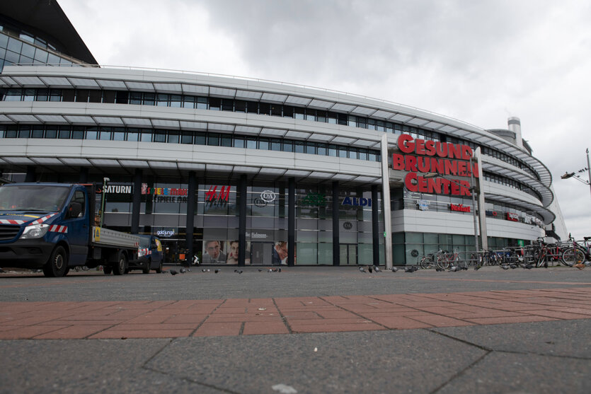 Fassade des Gesundbrunnen-Centers in Berlin