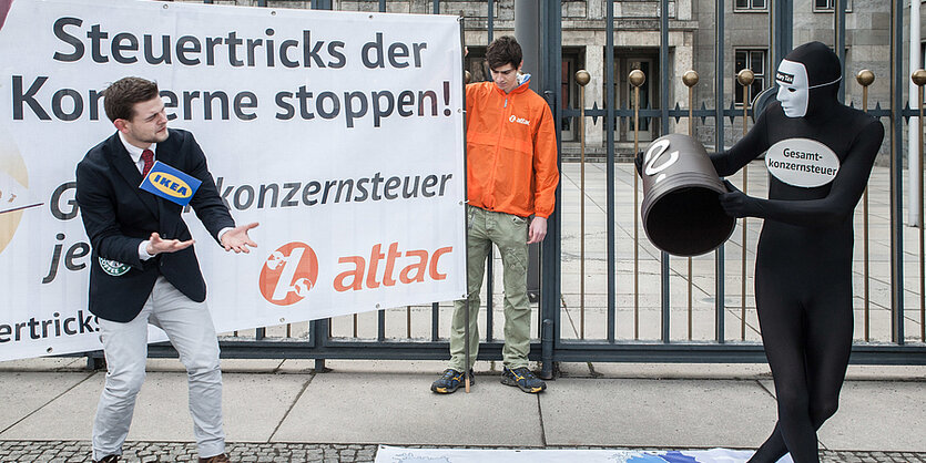 Attac-Aktion vor dem Finanzministerium