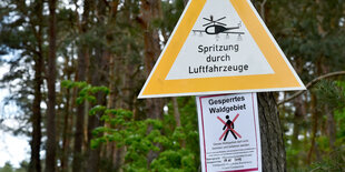 Warnschild zum Insektizideinsatz