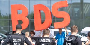 Proteste gegen den Besuch des israelischen Ministerpräsidenten Netanjahu in Berlin
