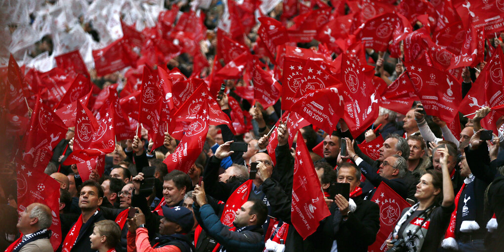 Ajax-Fans jubeln beim Champions-League-Halbfinale gegen Tottenham Hotspur