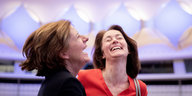 Katarina Barley und Malu Dreyer lachen