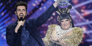 Duncan Laurence und Netta Barzilai nach der Preisübergabe