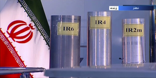 Zentrifugen in der Atomanlage Natanz, hier im iranischen Fernsehen