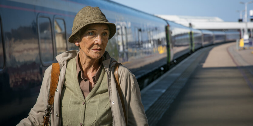 Die Schauspielerin Sheila Hancock in ihrer Rolle als Edie